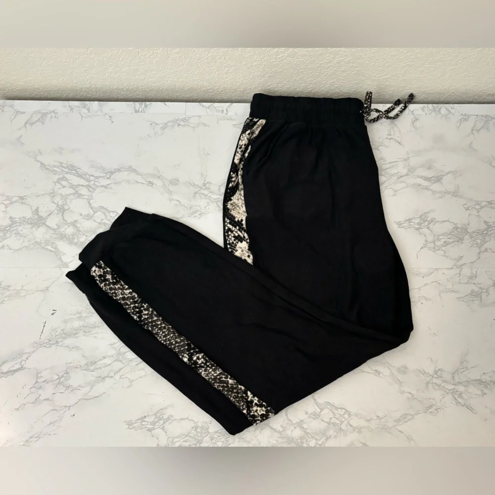 Sheila Rose Elastic Waist Joggers Women’s M Black Snakeskin Print Drawstring - Picture 1 of 6